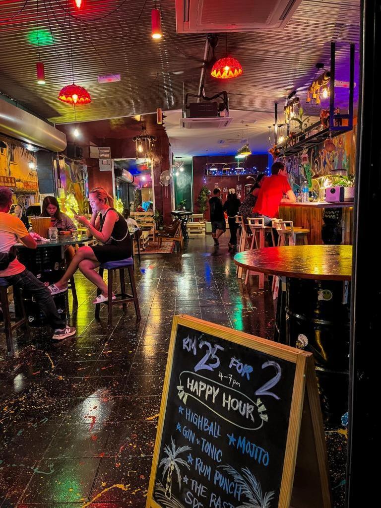 H2 Worldpackers , The Social Hotel Кота-Кинабалу Экстерьер фото